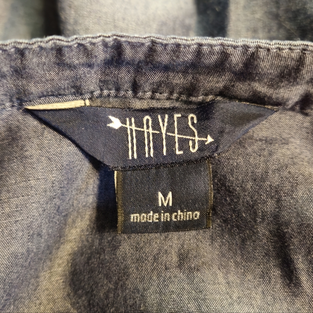 Chic Chambray V-Neck Blouse - Picture 7 of 8